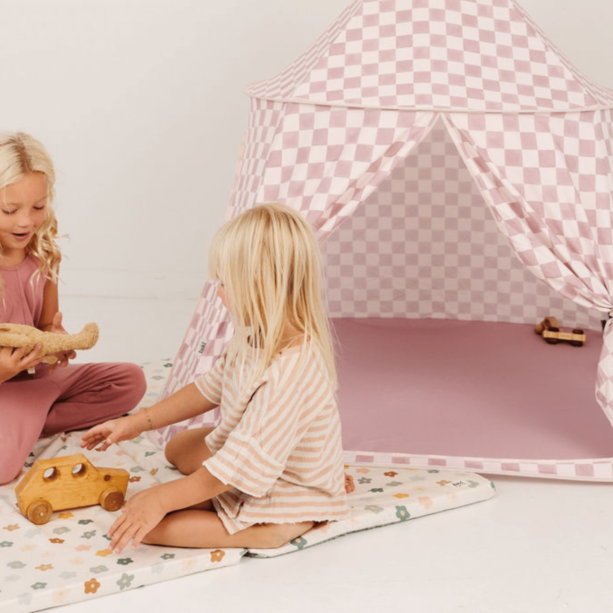 checker-gumdrop-play-tent-918850.png