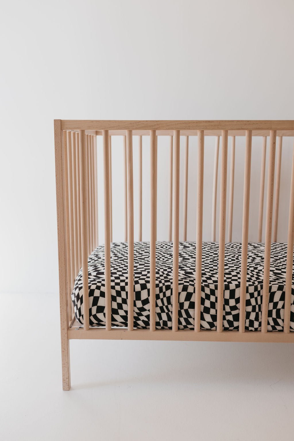Crib Sheet | Black & White Wavy Checkerboard