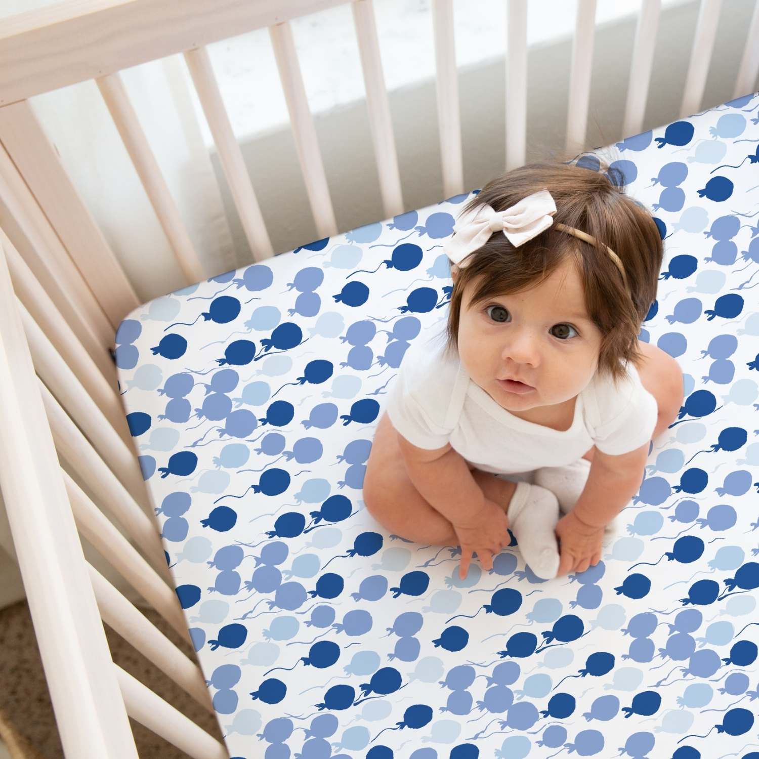 organic-crib-sheet-blue-balloons-363106
