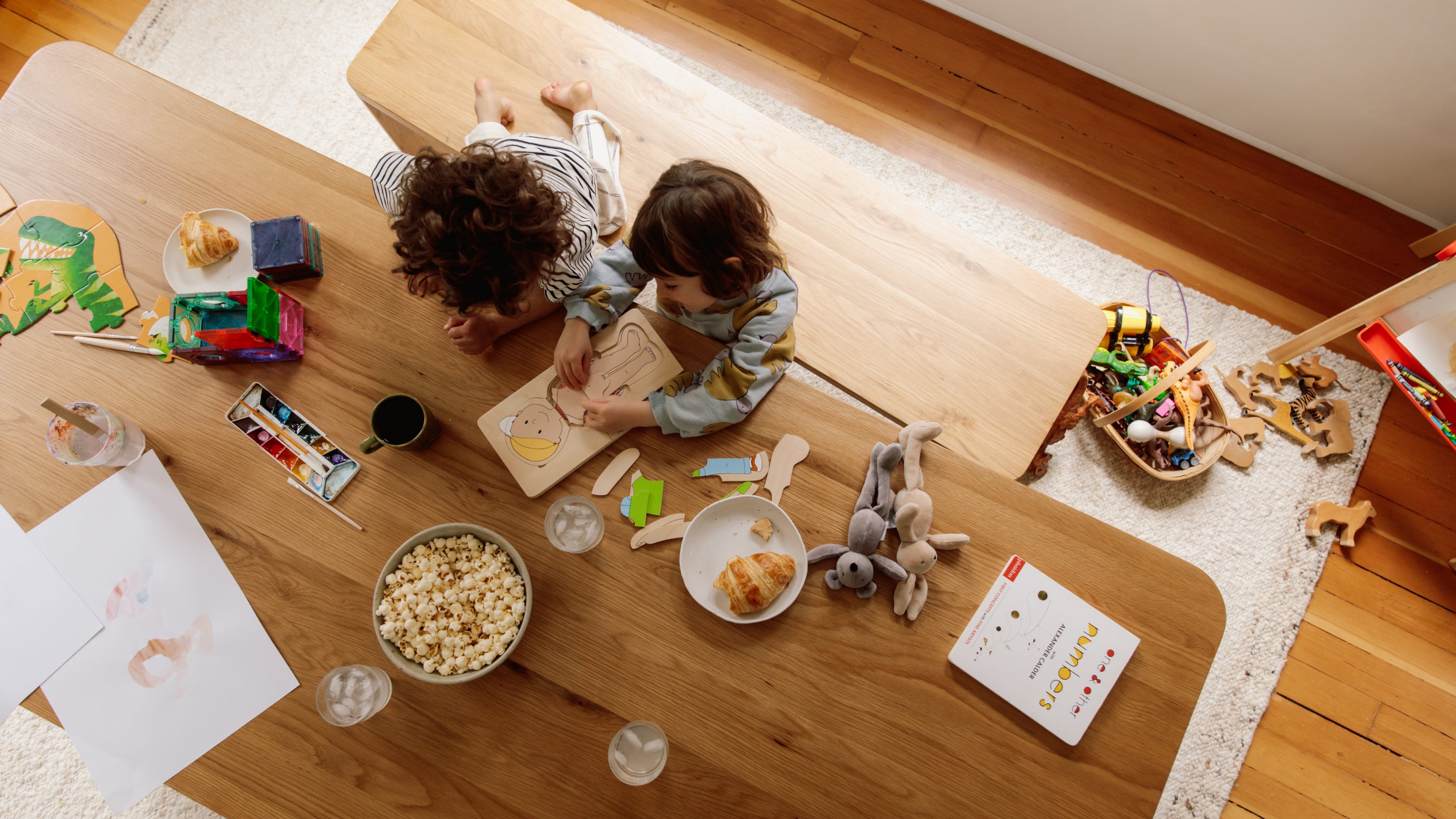 Oak Dining Table, Seats 4-6, Family-Friendly Design