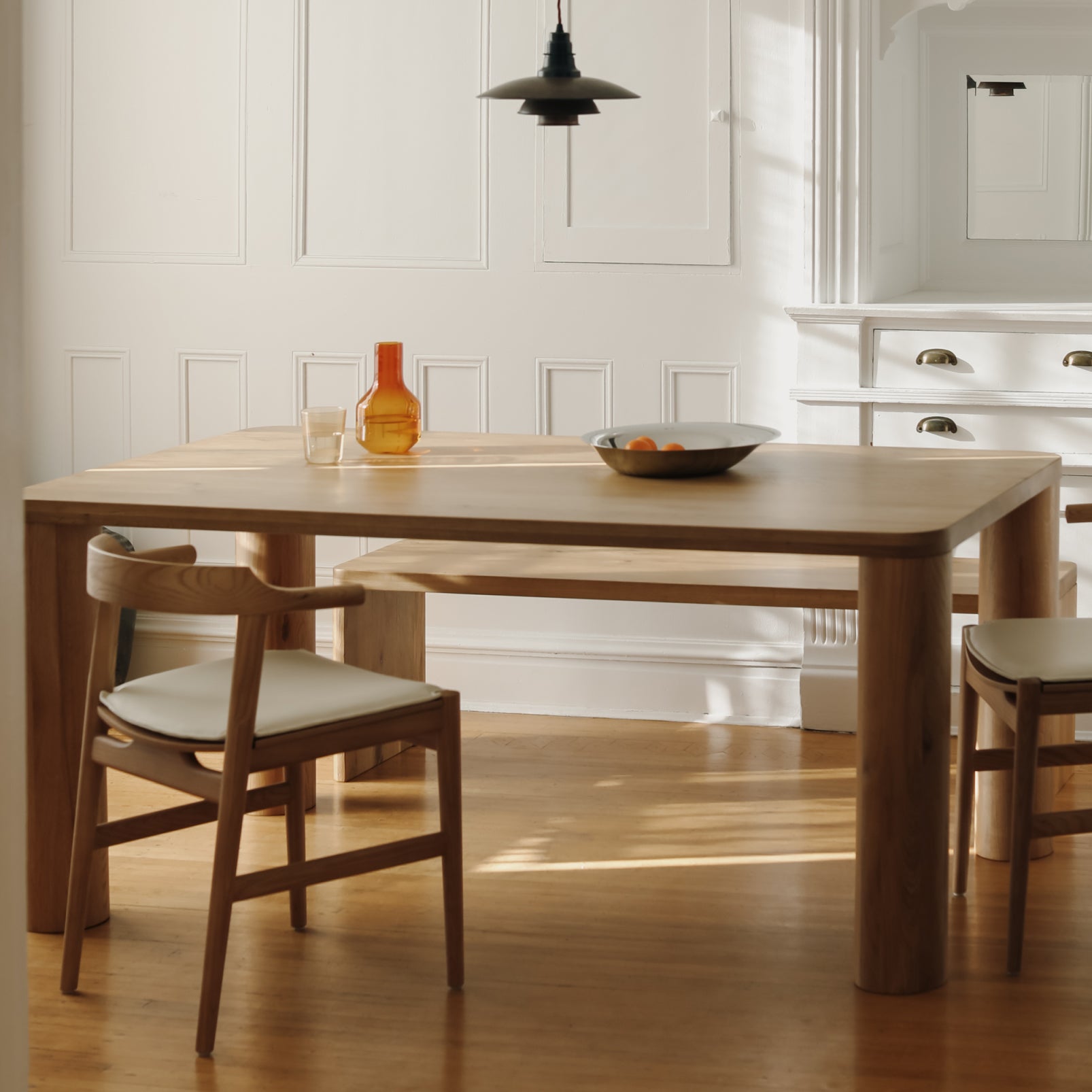 Oak Dining Table, Seats 4-6, Family-Friendly Design